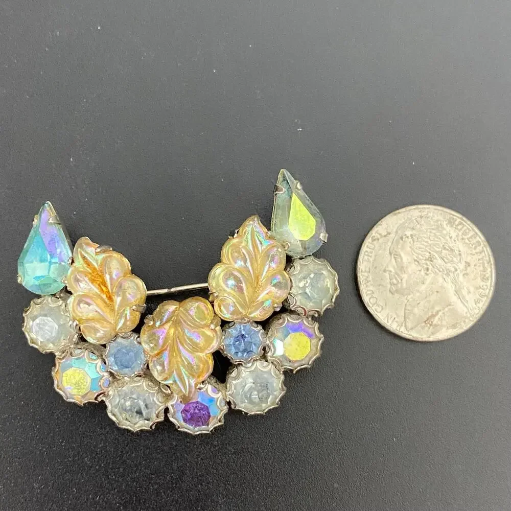 Vintage WEISS Iridescent Crystal & Molded Leaf Crescent Brooch Pin 50s Glam